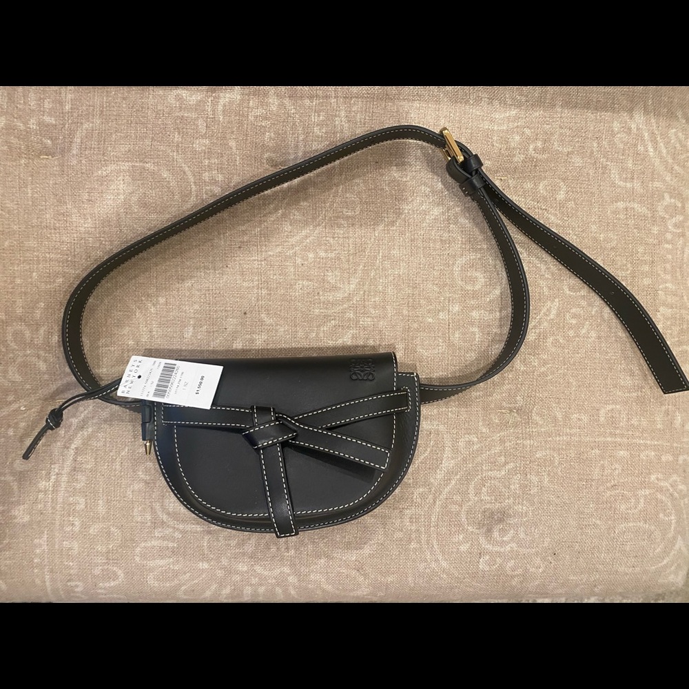 Loewe calf skin adorable Fannie pack. Never used!